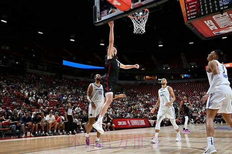 杨瀚森砍下首分2篮板,勇士119-97大胜开拓者 夏普贡献19分 杨瀚森砍下首分2篮板,勇士119-97大胜开拓者 夏普贡献19分