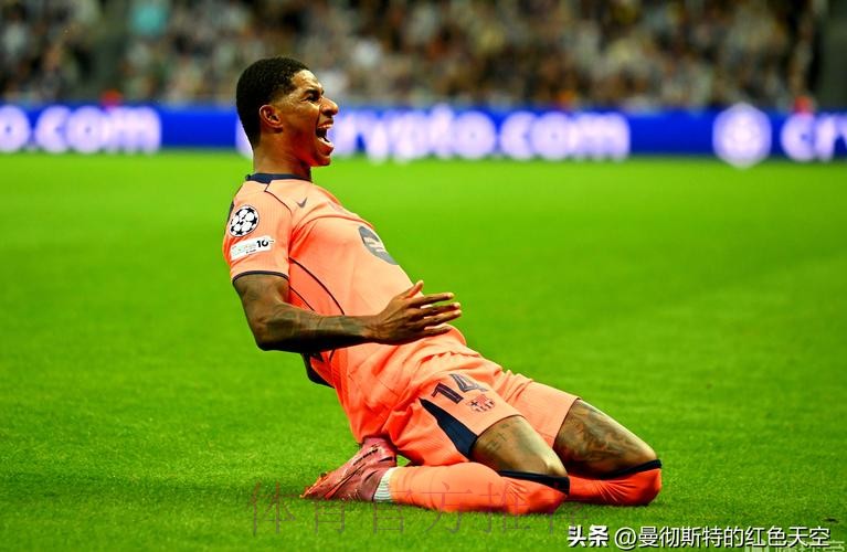 世体：琼阿梅尼手球是明显点球 他应该2黄被罚下